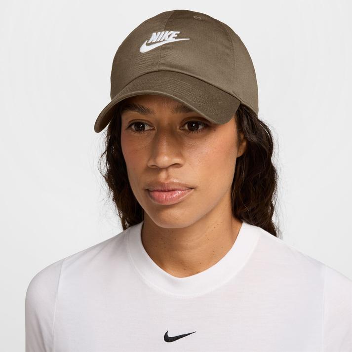 NIKE U CLUB CAP U CB FUT WSH L 235MSWBRN/WHT
