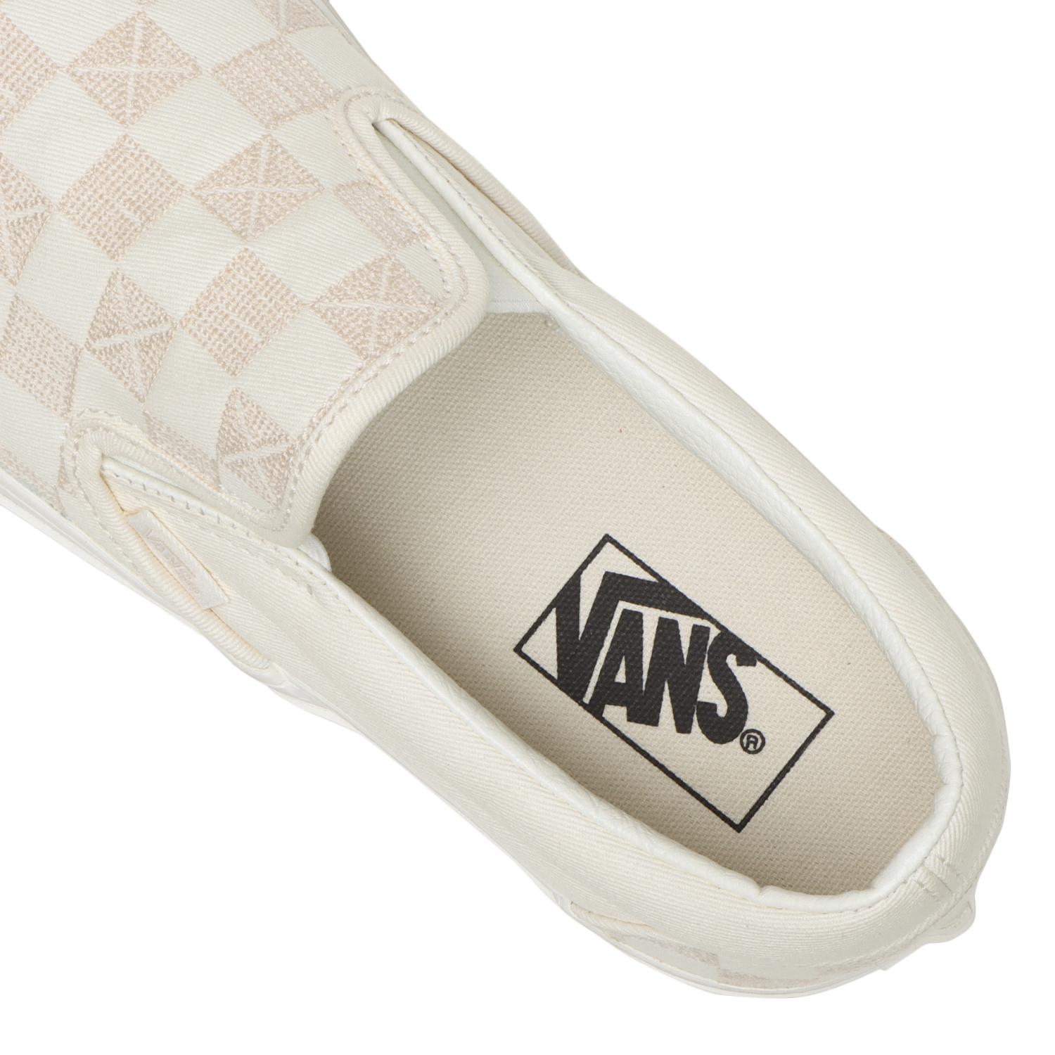 ◆VANS◆ヴァンズ CLASSIC SLIP-ON VN000BVZCDA MARSHMALLOW Classic Slip-On Checkerboard Shoe in Marshamallow White | Vans