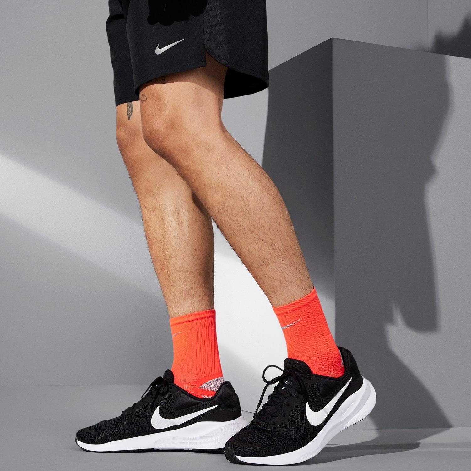 ASICS ランニングシューズ ホワイト/ブラック　Japan 23.5cm NIKE】 ナイキ REVOLUTION 7 レボリューション 7 MFB2207