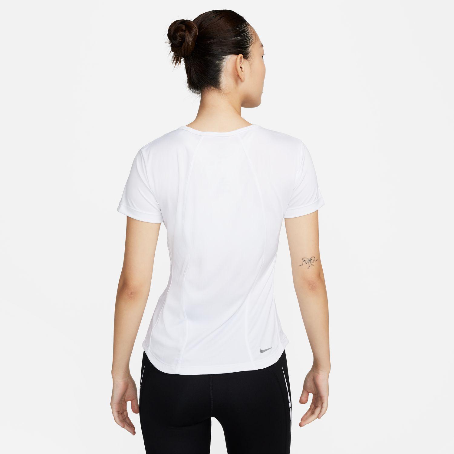Nike レディース　タンクトップとショーツセット ホワイト　xsサイズ　美品 NIKE（ナイキ）の「NIKE/ナイキ タンクトップ ショート丈