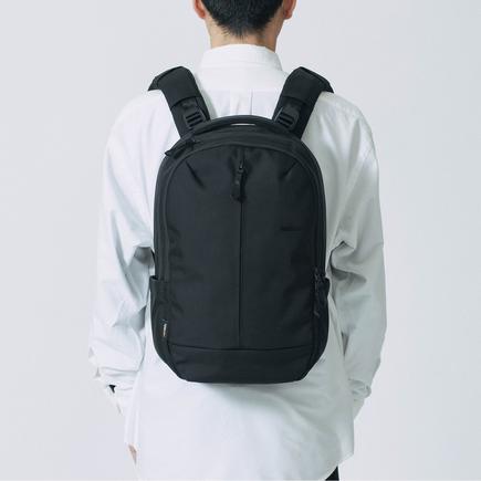 Incase トラックスバックパック 18L
