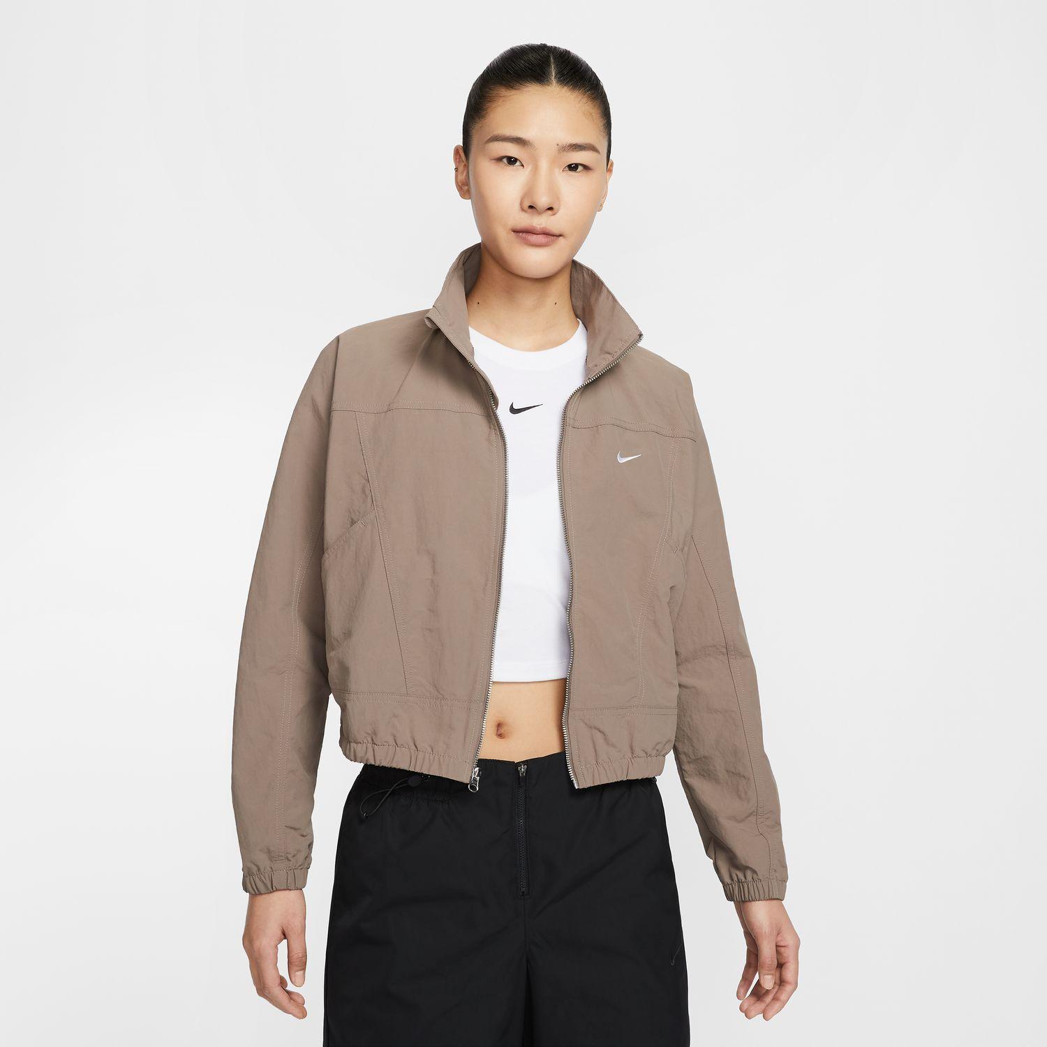 ナイキ　ナイロンジャケット ベージュ NIKE（ナイキ）｜ナイロンジャケット（ベージュ系）一覧 - WEAR