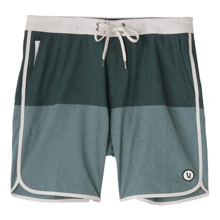 vuori クルーズボードショーツ