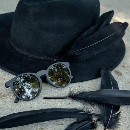 goodr イッツノットブラックイッツオブシディアン