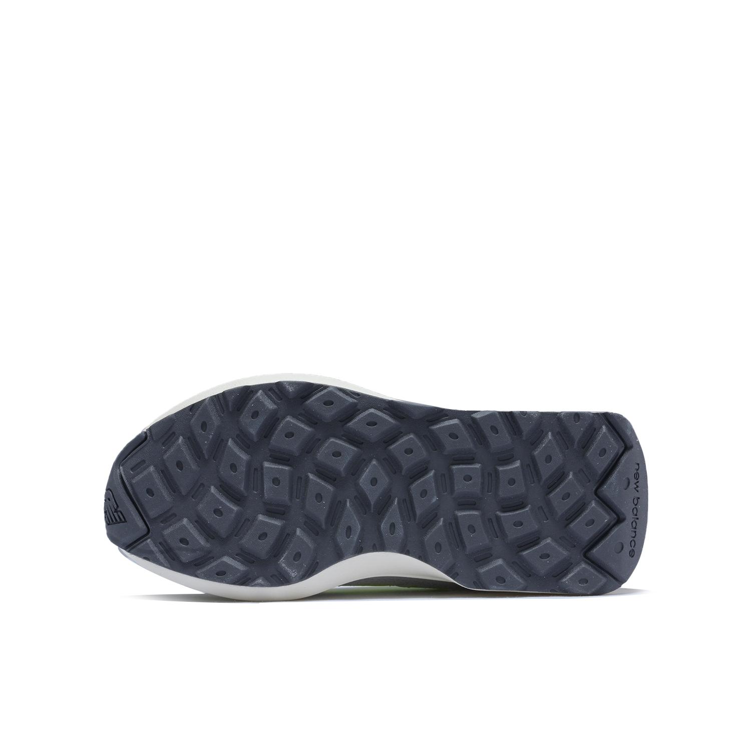 新品未使用タグ付き☆ニューバランス☆キッズニューバランス21.5 New Balance キッズ ジュニア ランニングシューズ 17-21.5cm
