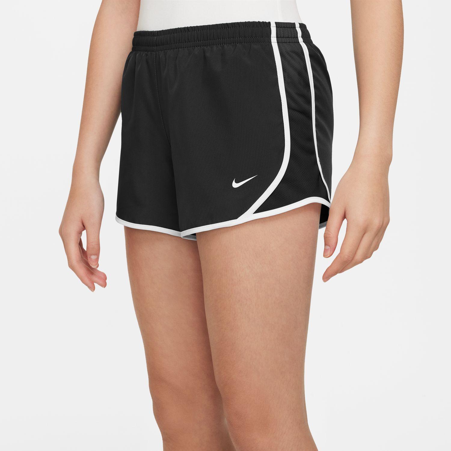 マロン＊キャップも＊ナイキ＊ショートパンツとゆったり黒トップスの上下セット NIKE（ナイキ）の「ナイキ クラブ リトルキッズ ニット ショート