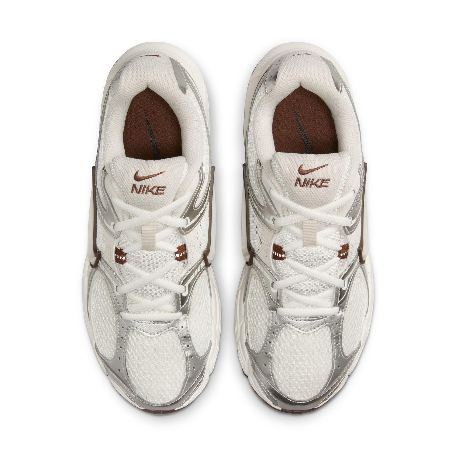 美品　NIKE W V5 RNR　24センチ　102SAIL/LTOWBR 美品 NIKE W V5 RNR 24センチ 102SAIL/LTOWBR - メルカリ