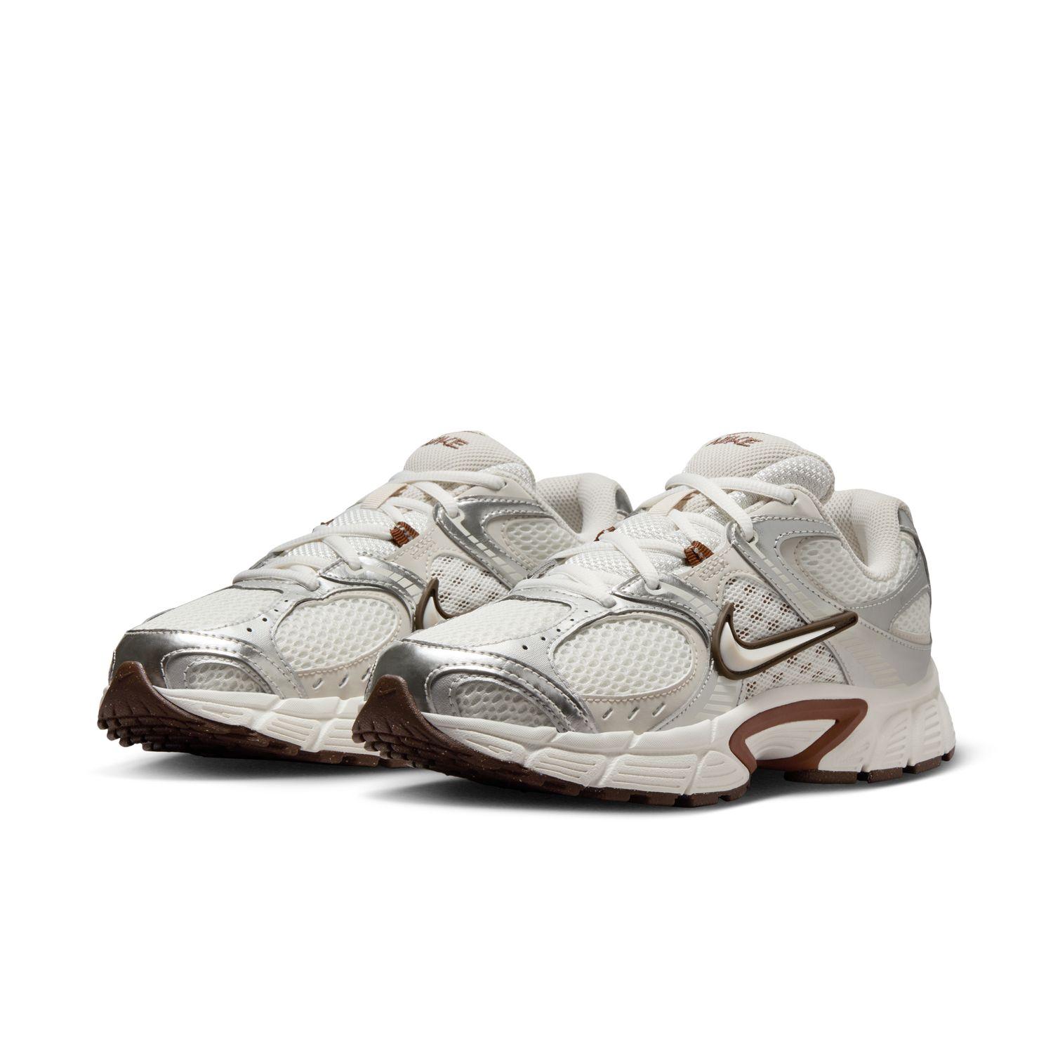美品 NIKE W V5 RNR 24センチ 102SAIL/LTOWBR NIKE】 ナイキ W V5 RNR ウィメンズV5 RNR WHQ7901 ABC-MART限定
