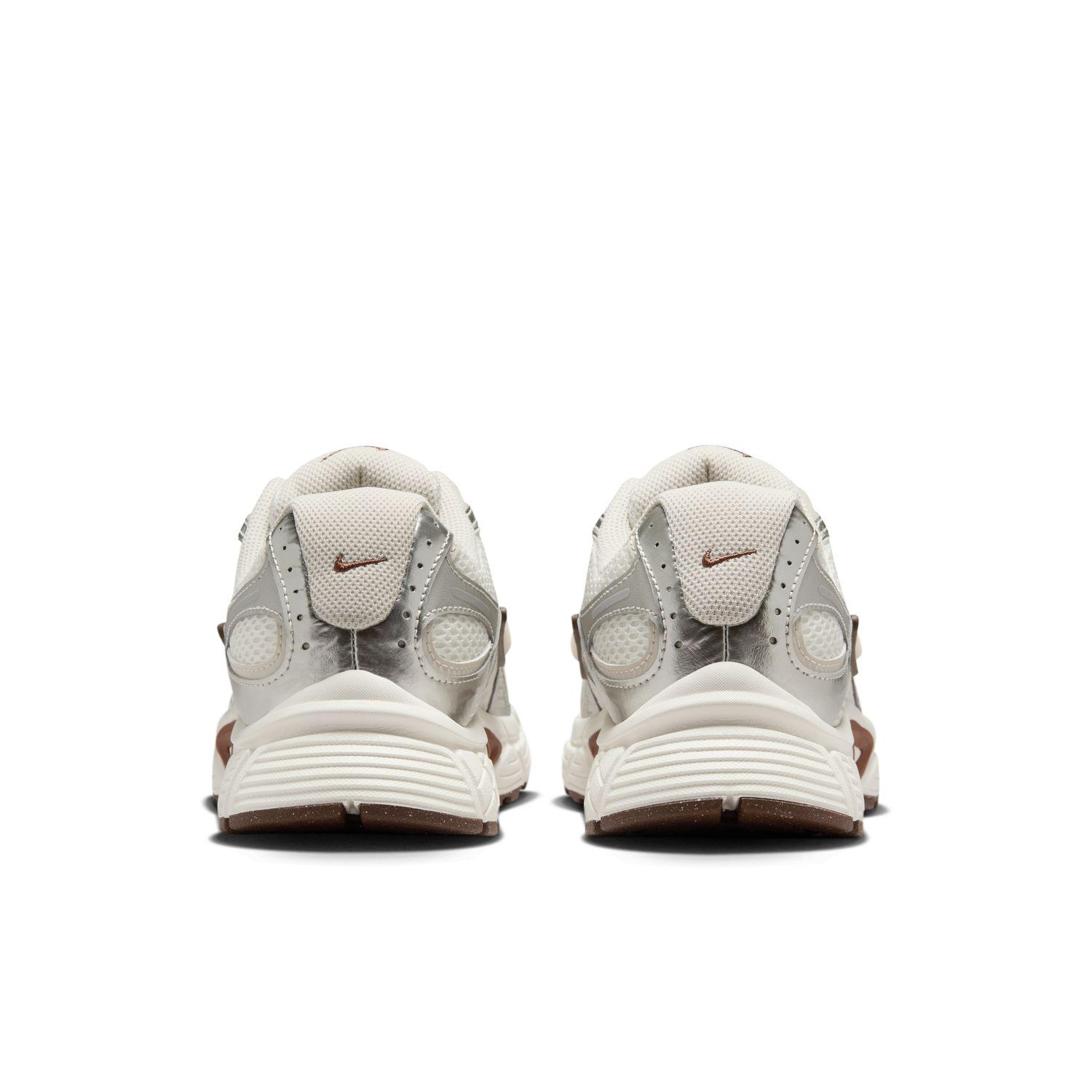 美品 NIKE W V5 RNR 24センチ 102SAIL/LTOWBR NIKE】 ナイキ W V5 RNR ウィメンズV5 RNR WHQ7901 ABC-MART限定