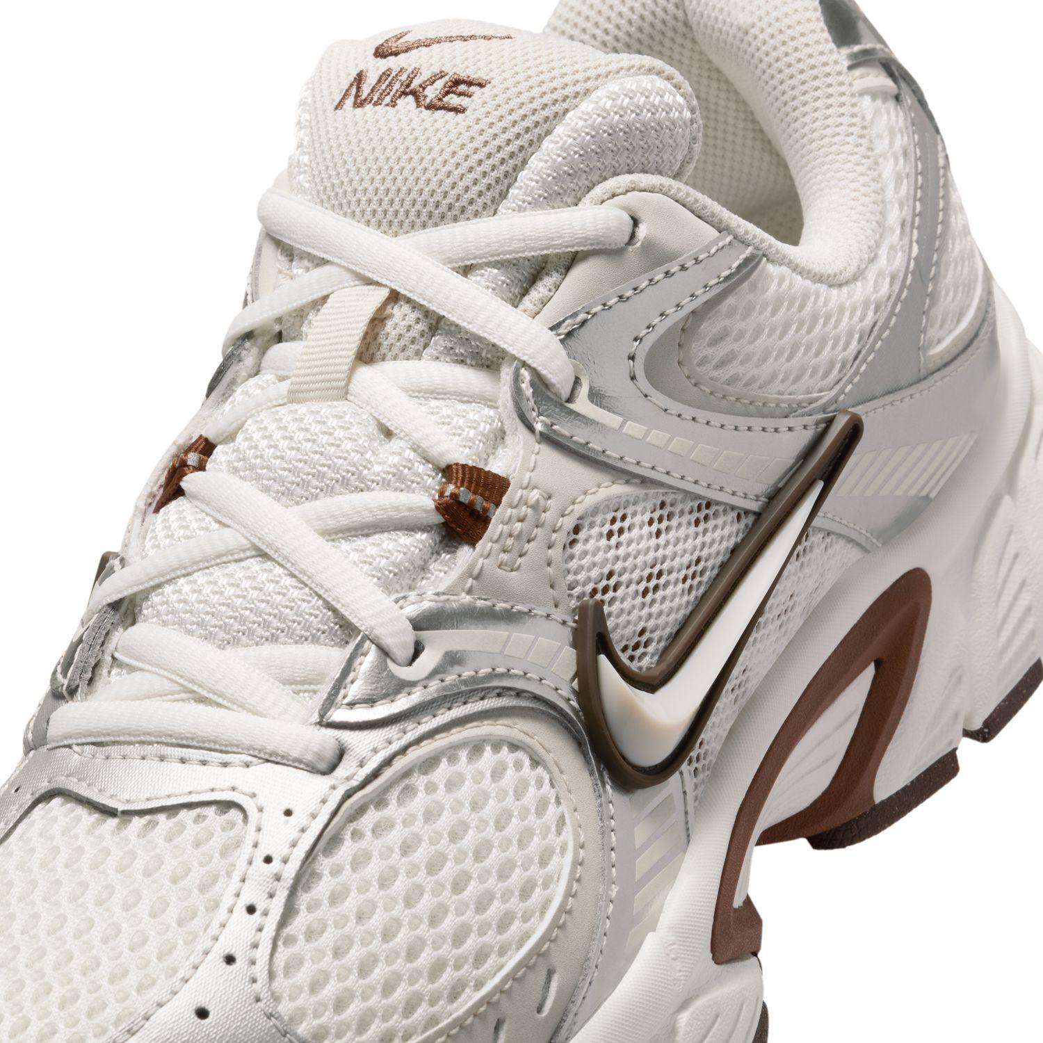 美品 NIKE W V5 RNR 24センチ 102SAIL/LTOWBR NIKE】 ナイキ W V5 RNR ウィメンズV5 RNR WHQ7901 ABC-MART限定