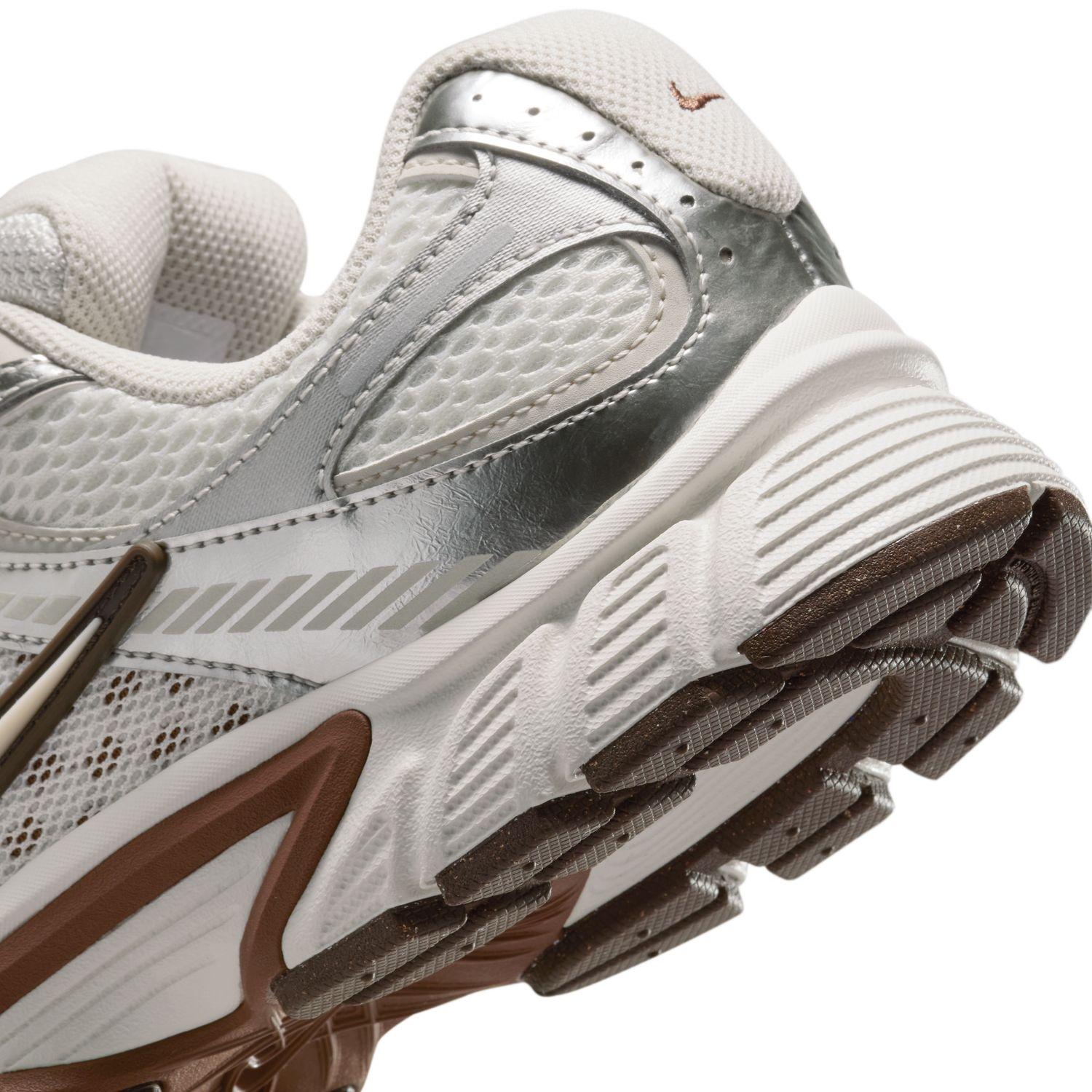 美品 NIKE W V5 RNR 24センチ 102SAIL/LTOWBR NIKE】 ナイキ W V5 RNR ウィメンズV5 RNR WHQ7901 ABC-MART限定