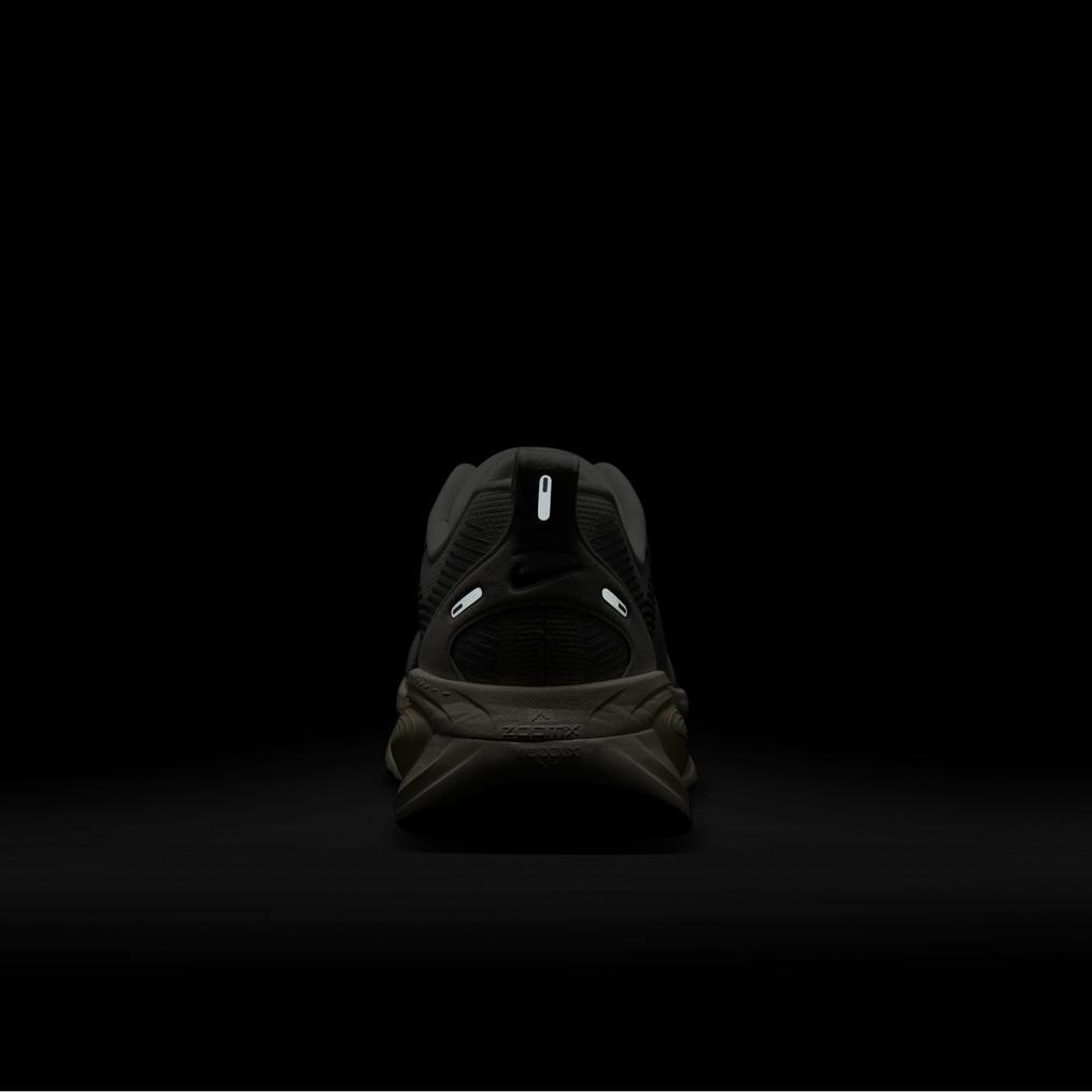  NIKE NIKE Vomero 18画像9