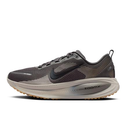 NIKE ズームボメロ 18