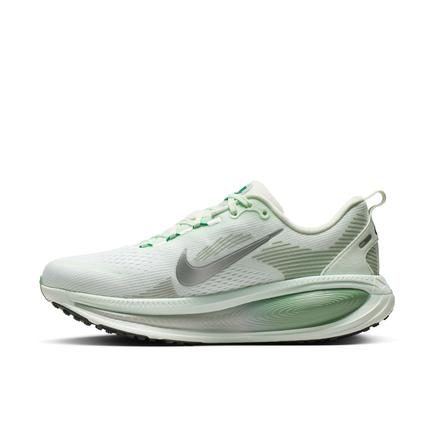 NIKE ウィメンズ ボメロ 18