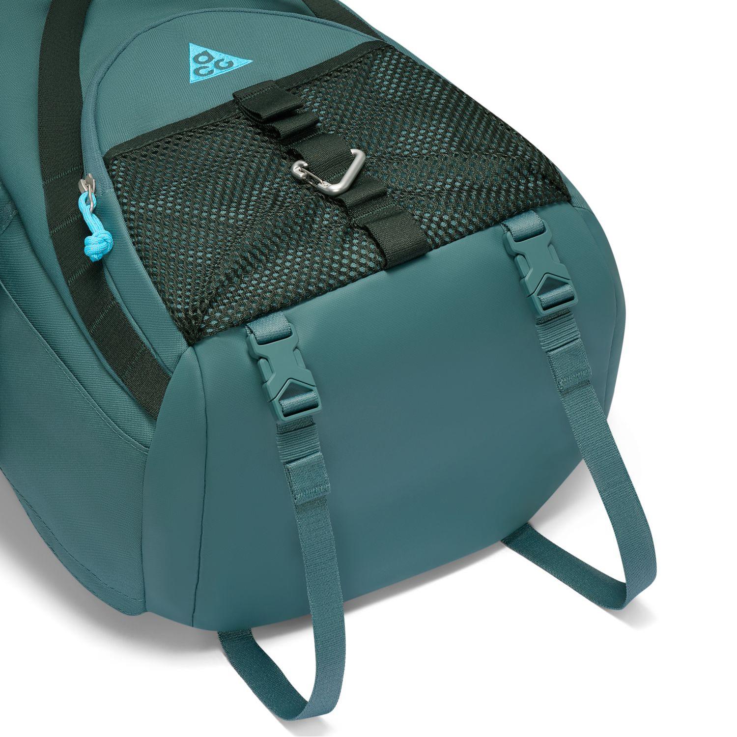 NIKE NIKE ACG Daymax Backpack｜OSHMAN'S ONLINE 公式通販