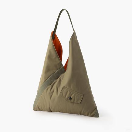 BRIEFING TILTトライアングルトート