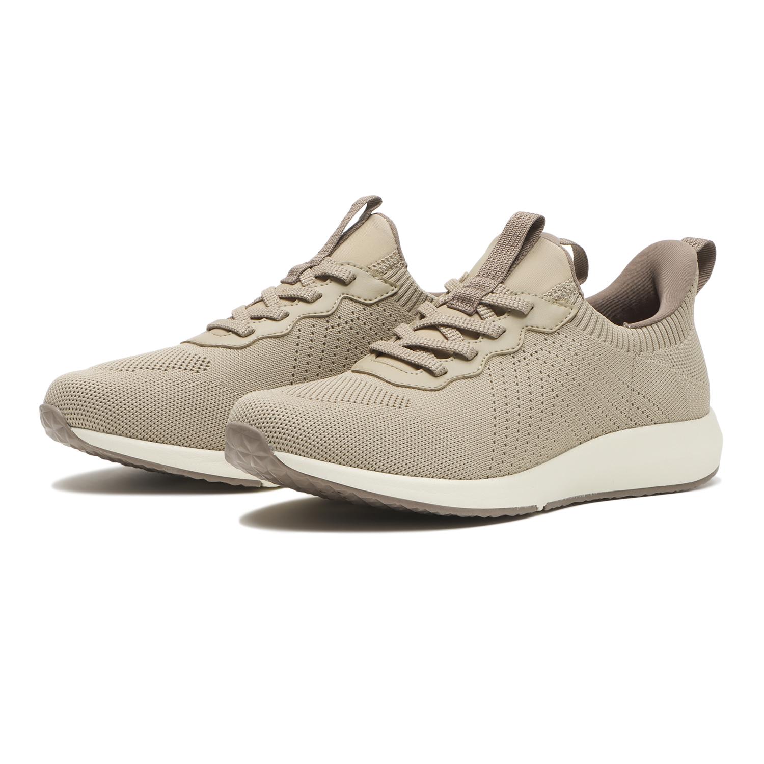 【長時間フライト】快適な飛行機旅の「靴選び」とむくみ対策