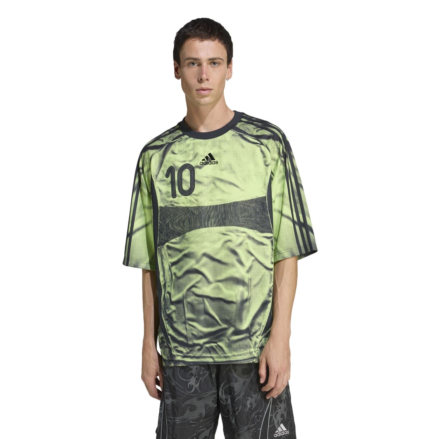 adidas　アディダス　PONCHO FT9873　　/（US)L　1点限定！ adidas（アディダス）の「adidas アディダス FZ1947 SUPERSTAR