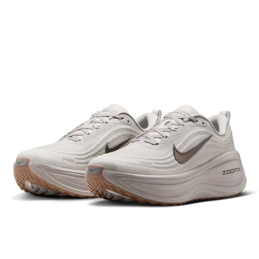  NIKE NIKE Vomero Plus画像4