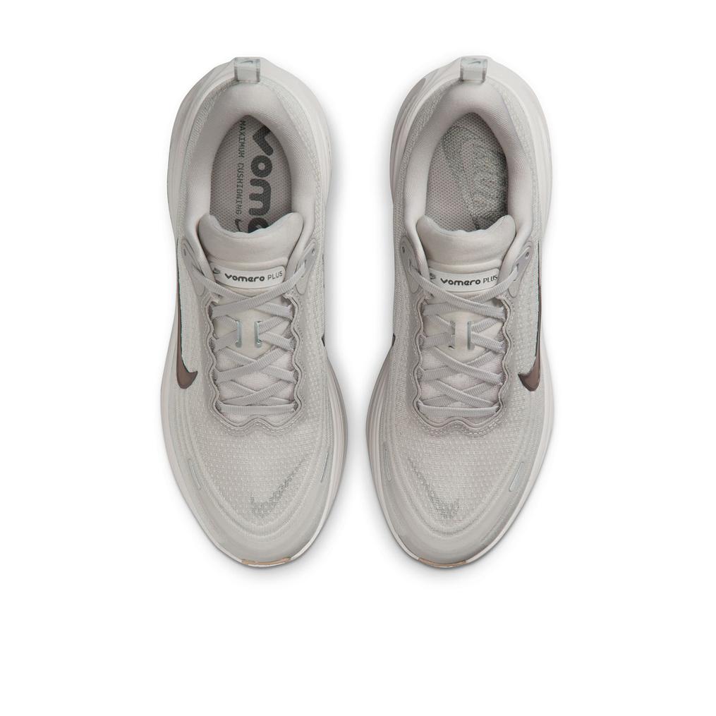  NIKE NIKE Vomero Plus画像5