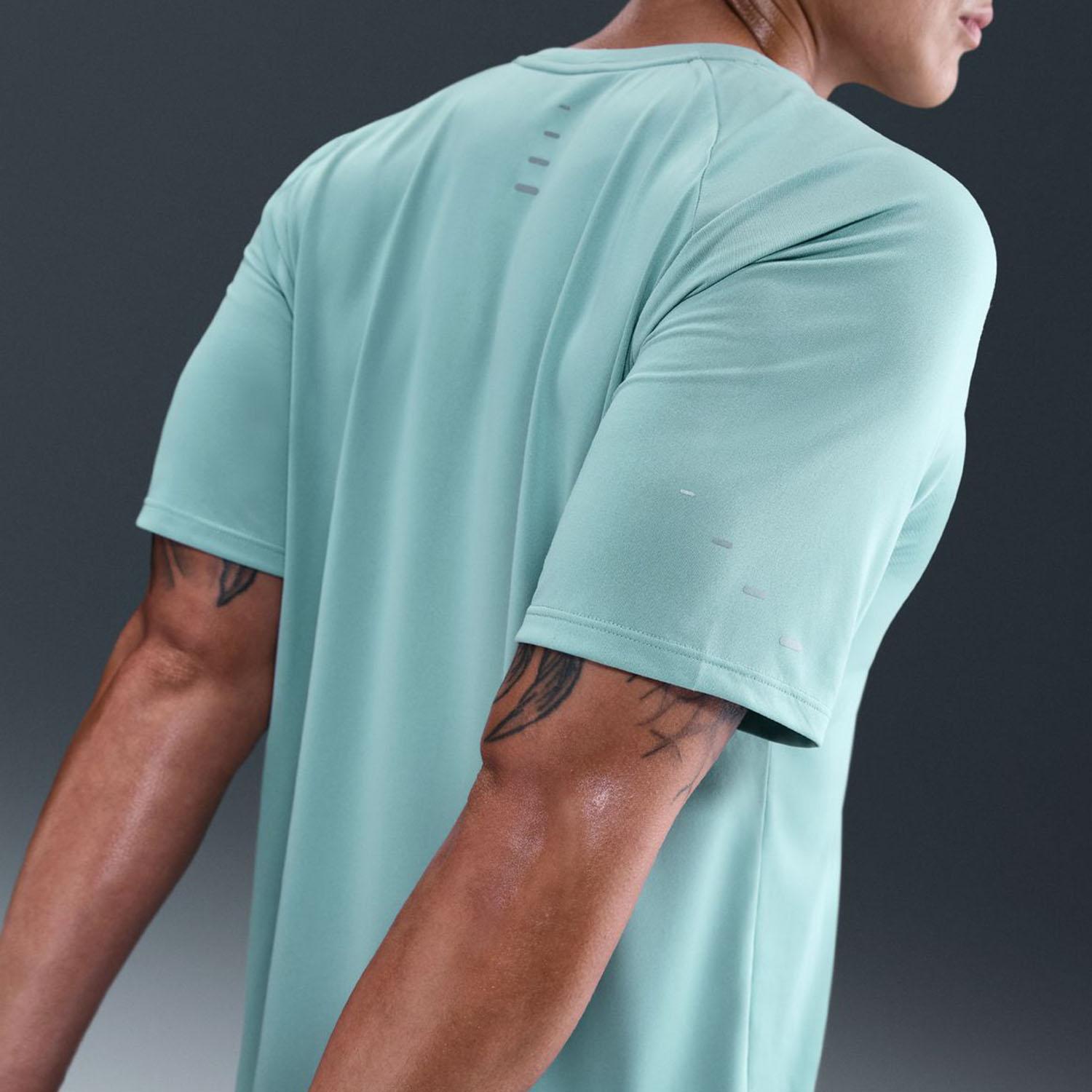 NIKE 【オンライン限定価格】 Stride Dri-FIT ADV S/S Run Top