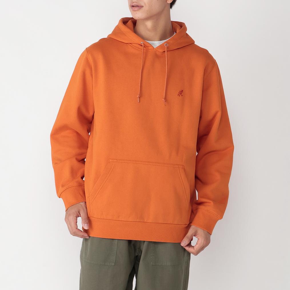 モデル：175cm / 着用サイズ：M Gramicci GRAMICCI One Point Hooded Sweat Shirt画像1