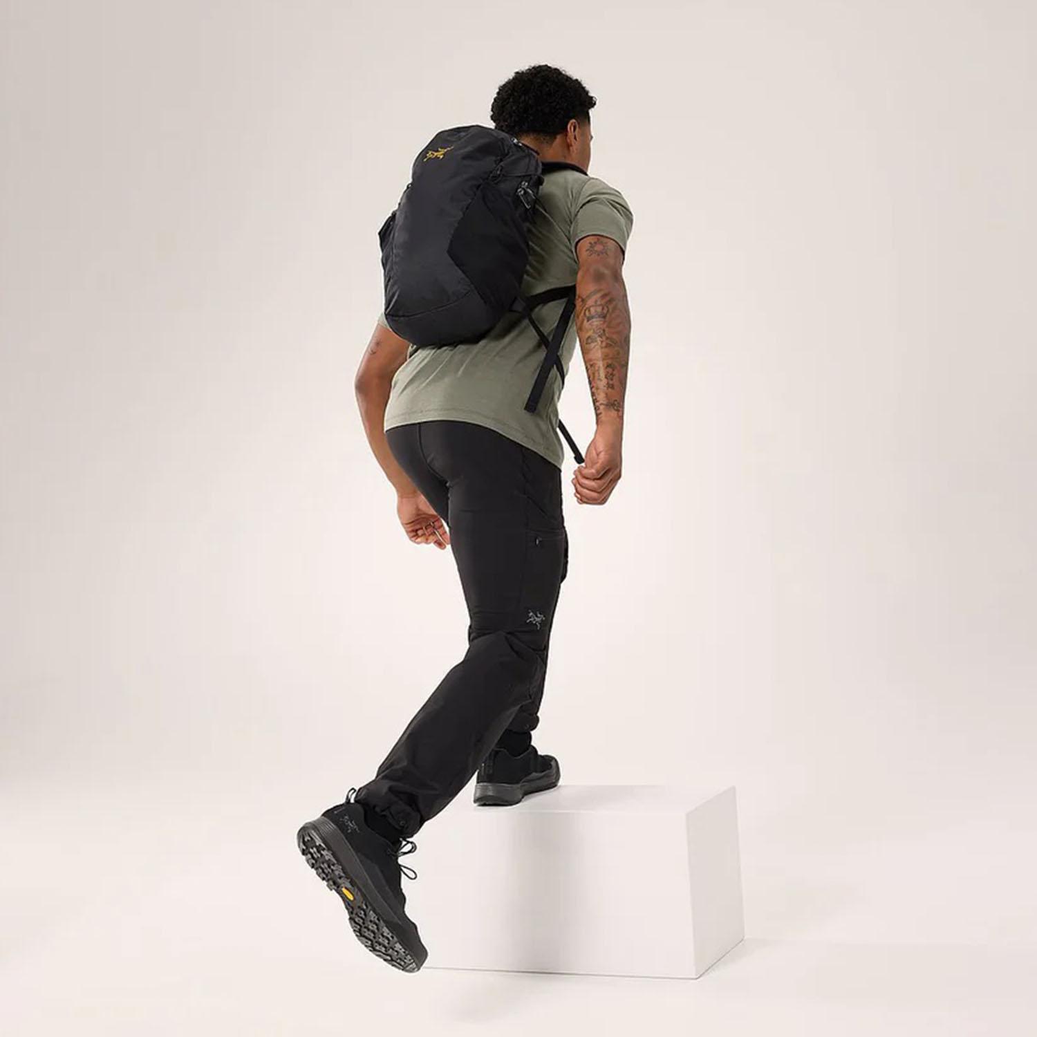 ARC'TERYX ARC'TERYX Mantis 16 Backpack｜OSHMAN'S ONLINE 公式通販