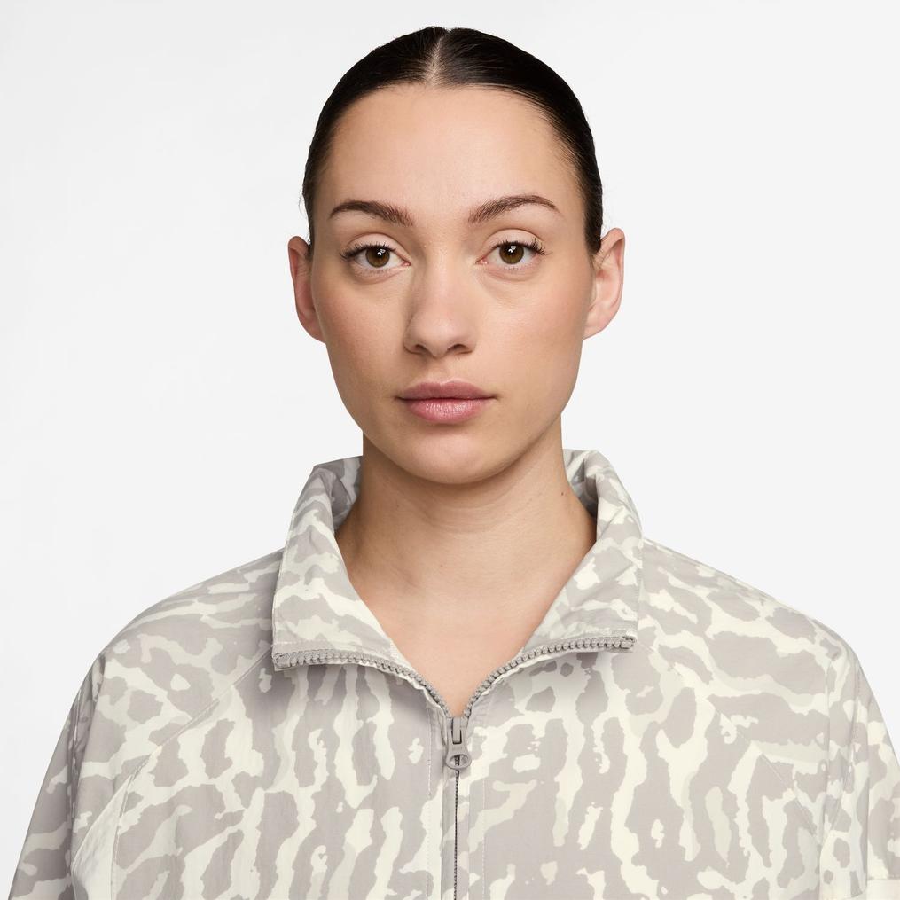  NIKE NIKE W TREND WVN AOP JKT画像2