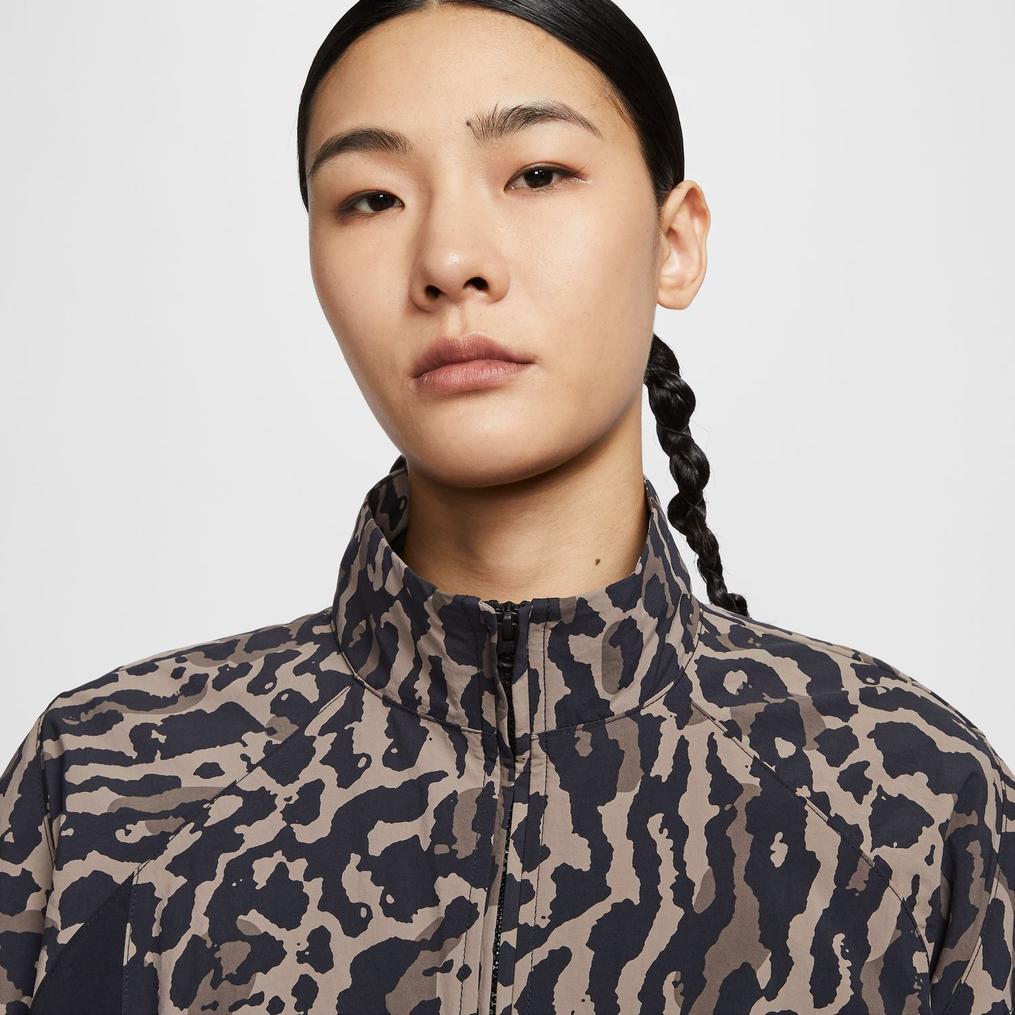  NIKE NIKE W TREND WVN AOP JKT画像2