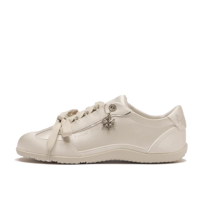 ABC SELECT �o���G�^�C�v�X�j�[�J�[ P.WHITE