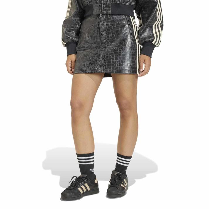 adidas �X�J�[�g BLACK