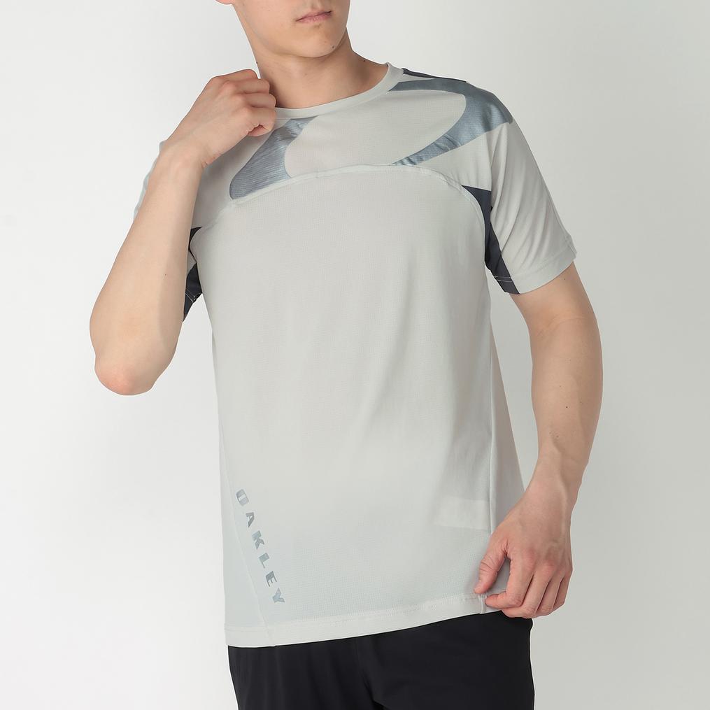 モデル：179㎝ / 着用サイズ：M OAKLEY OAKLEY O-Lasting Cool Perf S/S O Tee 4.0画像1