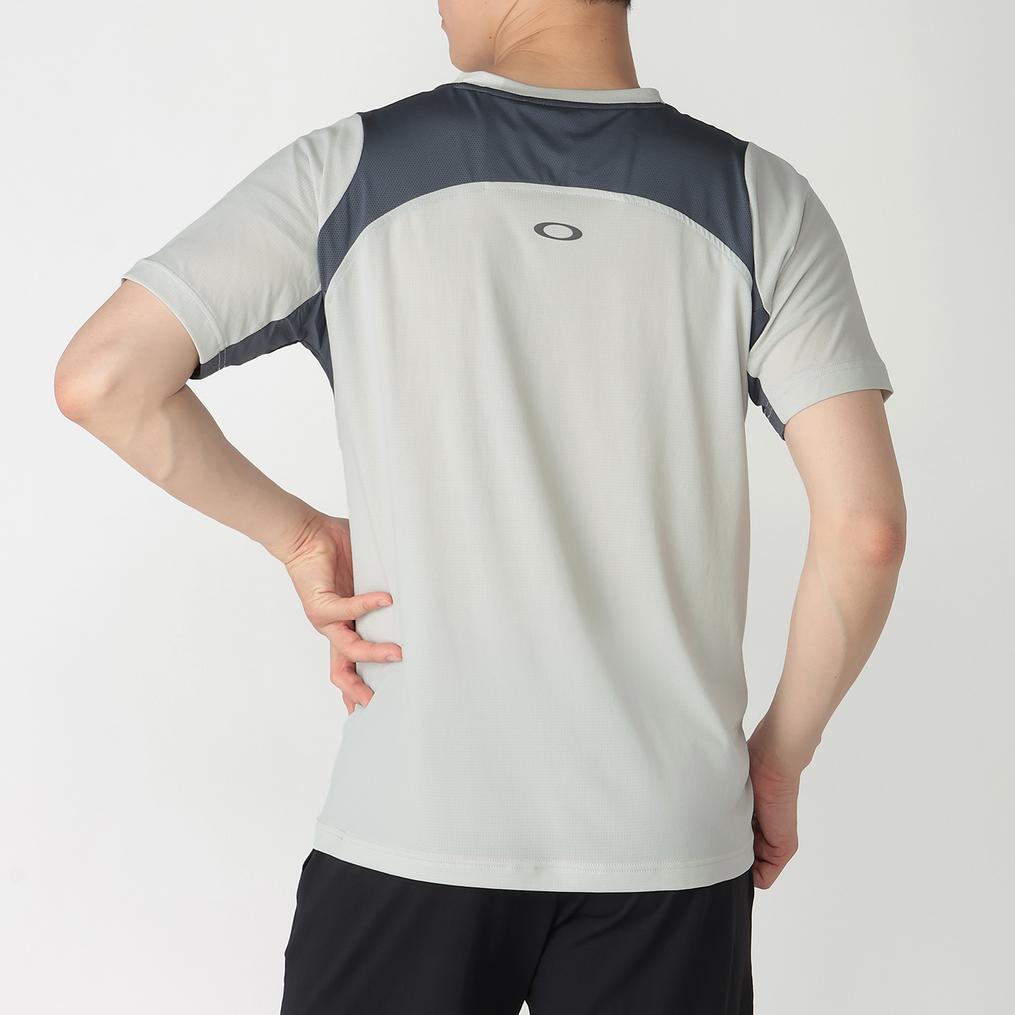 モデル：179㎝ / 着用サイズ：M OAKLEY OAKLEY O-Lasting Cool Perf S/S O Tee 4.0画像3