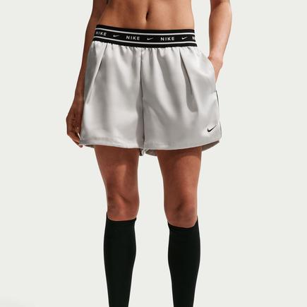 NIKE スポーツウェアルーズ ミッドライズ サテンショーツ