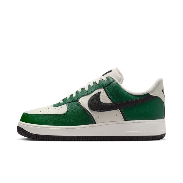 NIKE �G�A �t�H�[�X 1 '07 LV8 �X�|�[�c 300FIR/BLACK