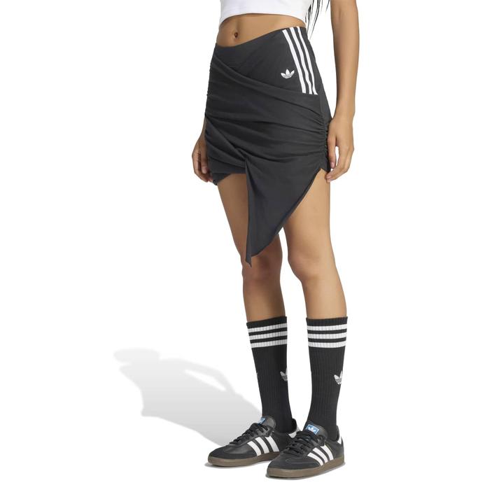 adidas �X�J�[�g BLACK
