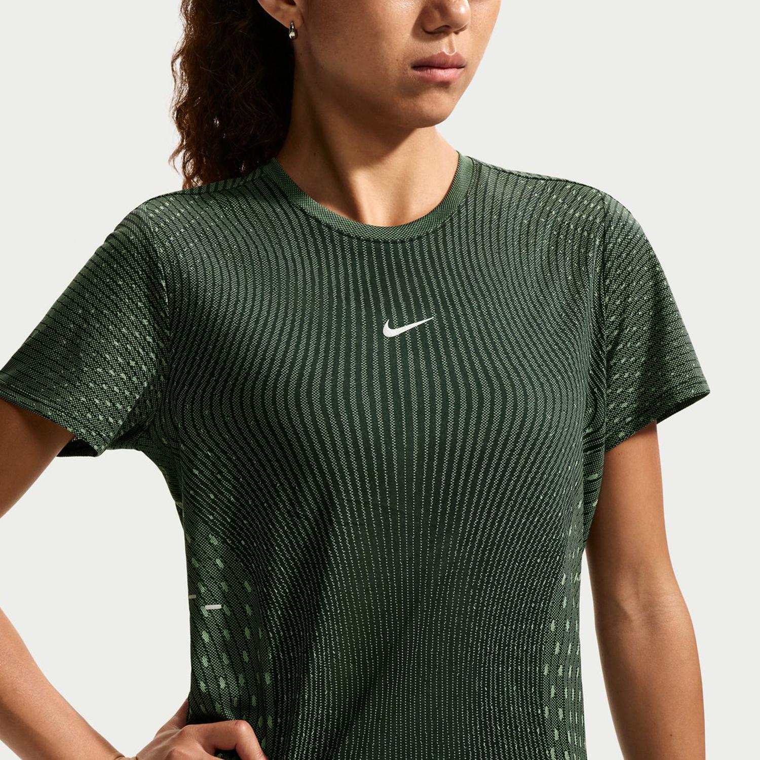 NIKE NIKE Swift Aero-FIT S/S Run Tops｜OSHMAN'S ONLINE 公式通販