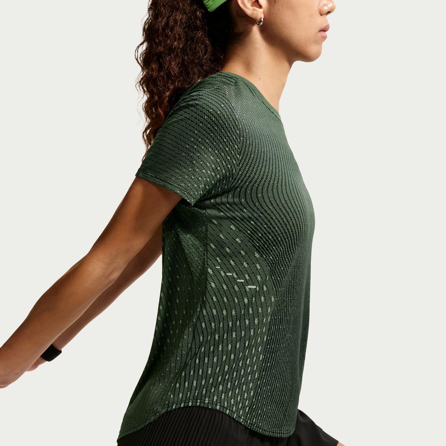 NIKE NIKE Swift Aero-FIT S/S Run Tops｜OSHMAN'S ONLINE 公式通販