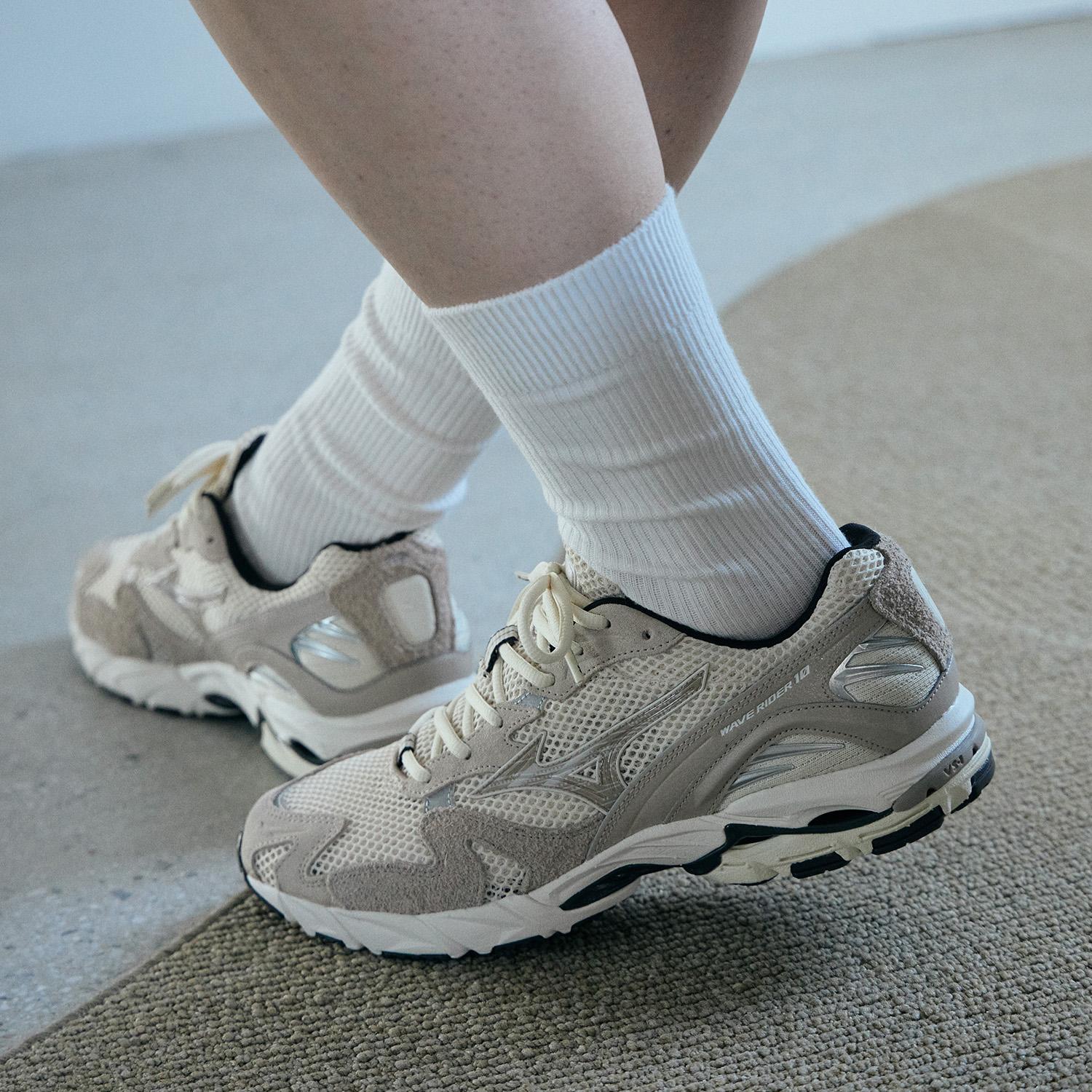 R10　ベージュのみ　2本 MIZUNO MIZUNO Wave Rider 10｜OSHMAN'S ONLINE 公式通販