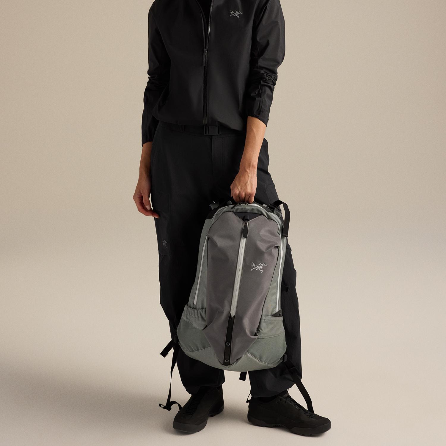 ARC'TERYX ARC'TERYX Arro 22 Backpack｜OSHMAN'S ONLINE 公式通販