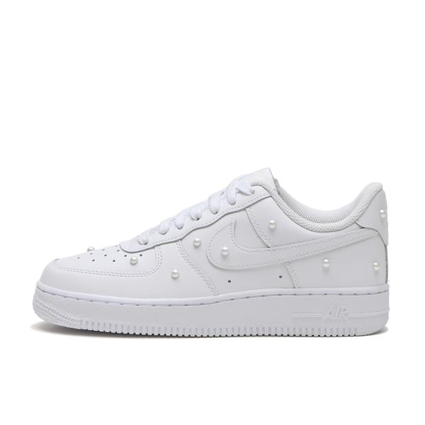 NIKE ウィメンズ エア フォース 1 '07 SE ホワイト 22cm