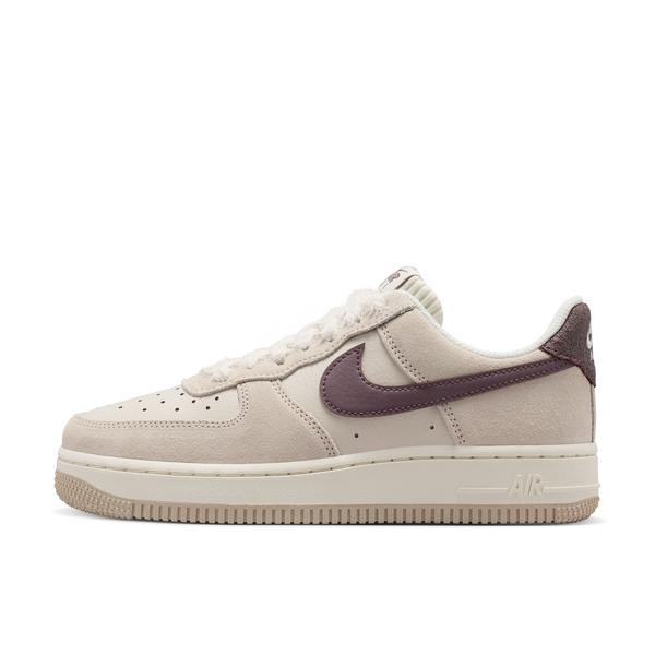 NIKE ウィメンズ エア フォース 1 '07 ブラウン 22cm